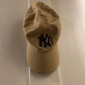 Beige New York Yankees baseball cap